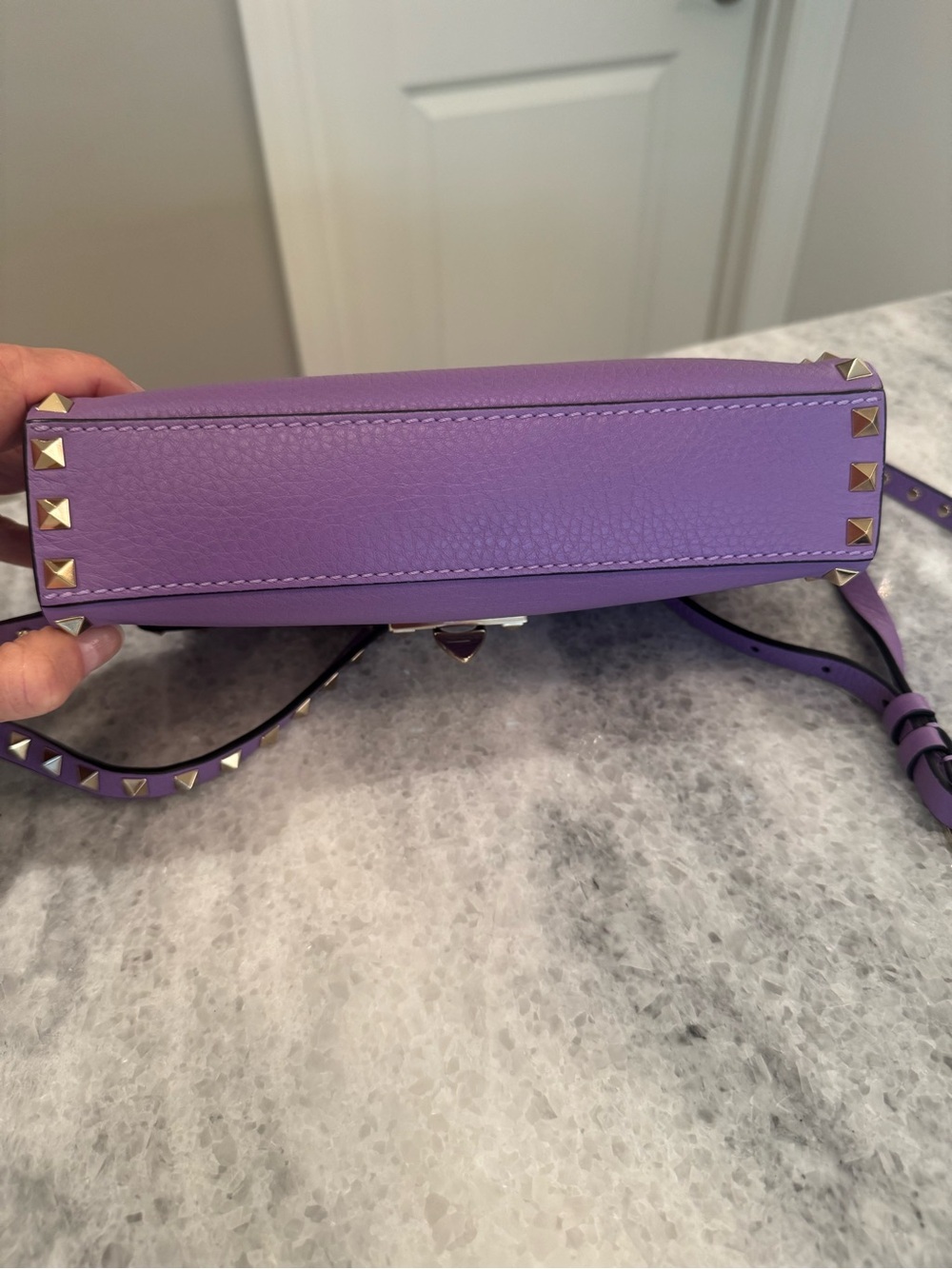 Valentino Garavani Lavender Rockstud Leather Crossbody with Gold Hardware - Picture 6 of 8